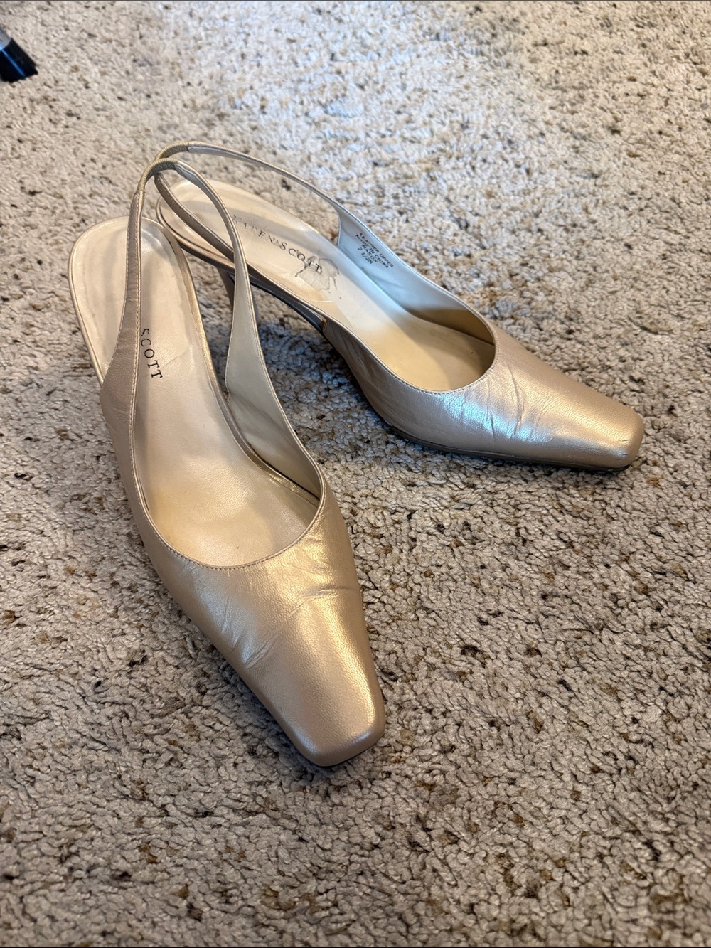 Anne Klein Metallic Champagne Slingback Heels. Size 7.5M